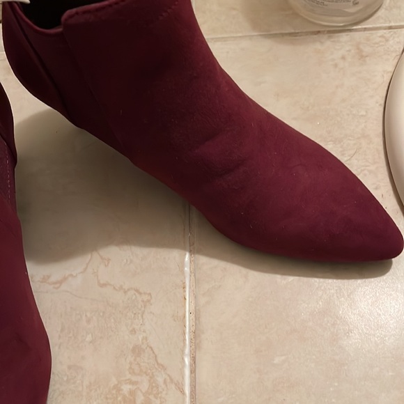 ANNE TAYLOR FACTORY - maroon “suede” booties - size 6.5 - Picture 4 of 5